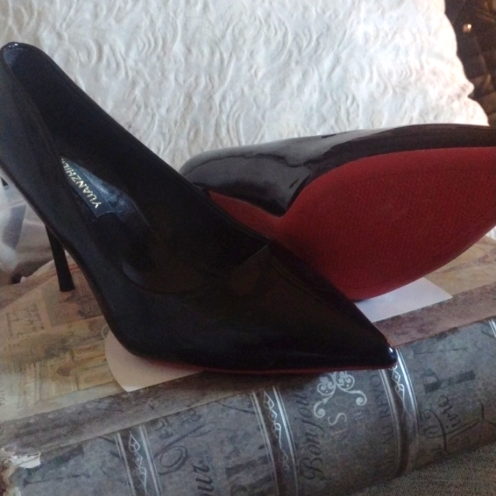 Brand new Black shiny red bottoms heels size 7.5 $45